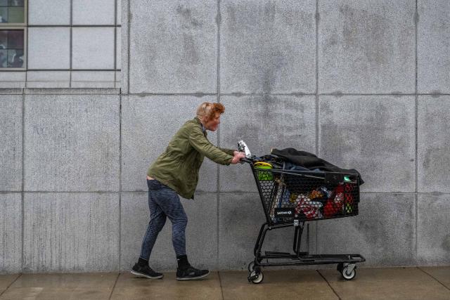 (260101) -- SAN FRANCISCO, Jan. 1, 2026 (Xinhua) -- A homeless man walks on the street in San Francisco, the United States, Dec. 31, 2025. (Photo by Zhu Ziyu/Xinhua)