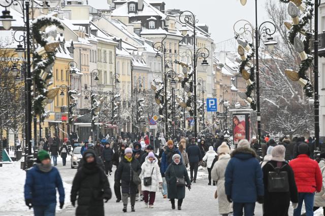 (260101) -- WARSAW, Jan. 1, 2026 (Xinhua) -- This photo taken on Jan. 1, 2026 shows a view of the Warsaw Old Town in Warsaw, Poland after a heavy snowfall. (Photo by Aleksy Witwicki/Xinhua)