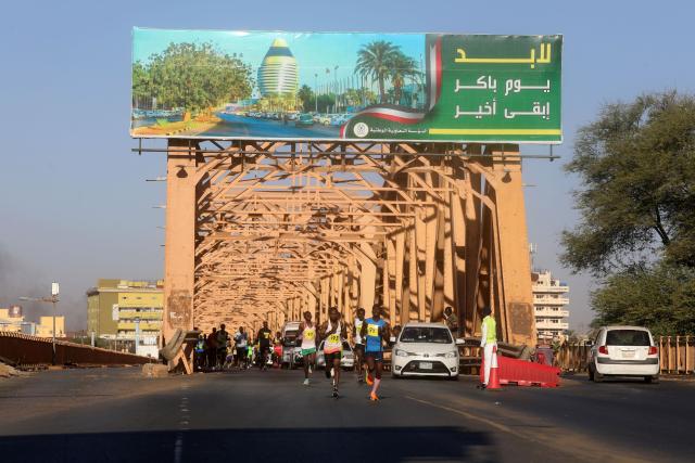(260101) -- KHARTOUM, Jan. 1, 2026 (Xinhua) -- Athletes compete in a running match during Khartoum Youth Sports Festival in Khartoum, Sudan, Jan. 1, 2026. Khartoum on Thursday launched the Khartoum Youth Sports Festival under the slogan "Together We Make Life," marking Sudan's 70th independence anniversary and offering a rare glimpse of public life nearly three years into the country's civil war. (Photo by Mohamed Khidir/Xinhua)