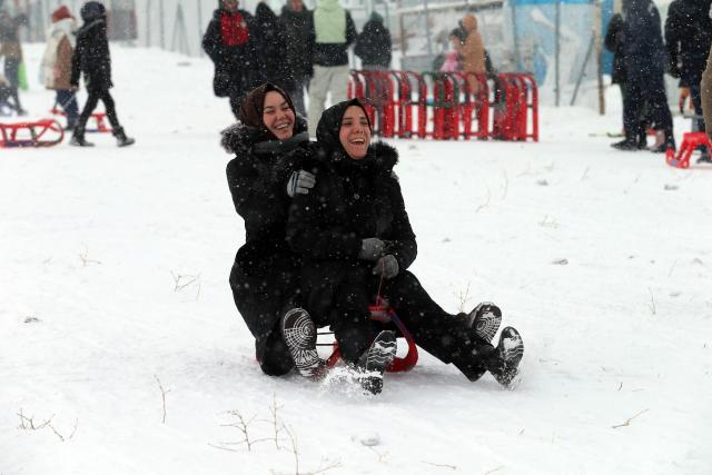 (260102) -- ANKARA, Jan. 2, 2026 (Xinhua) -- People have fun at Elmadag ski resort in Ankara, Türkiye, on Jan. 1, 2026. The Elmadag ski resort is a popular destination for winter sports enthusiasts in Ankara. (Mustafa Kaya/Handout via Xinhua)