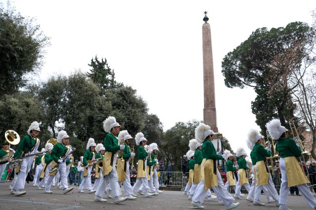 (260102) -- ROME, Jan. 2, 2026 (Xinhua) -- Band musicians march during the new year parade in Rome, Italy, Jan. 1, 2026. (Xinhua/Li Jing)