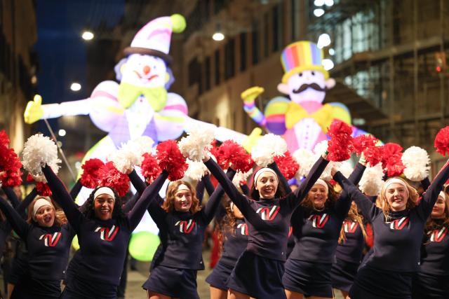 (260102) -- ROME, Jan. 2, 2026 (Xinhua) -- Cheerleaders perform during the new year parade in Rome, Italy, Jan. 1, 2026. (Xinhua/Li Jing)