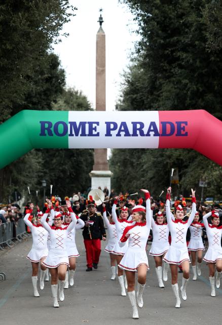 (260102) -- ROME, Jan. 2, 2026 (Xinhua) -- Performers march during the new year parade in Rome, Italy, Jan. 1, 2026. (Xinhua/Li Jing)