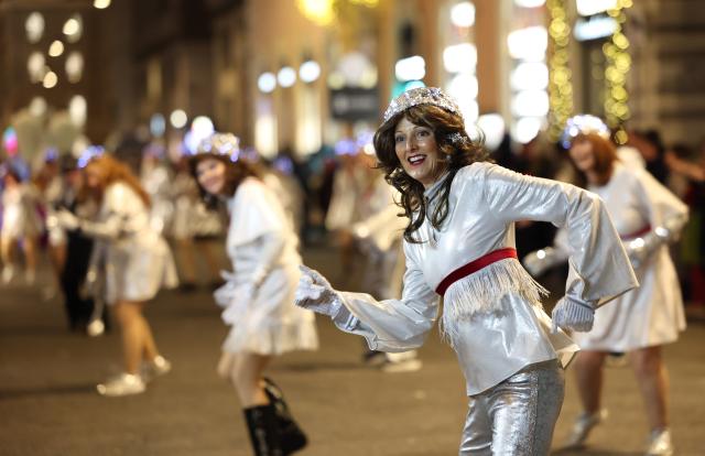 (260102) -- ROME, Jan. 2, 2026 (Xinhua) -- Dancers perform during the new year parade in Rome, Italy, Jan. 1, 2026. (Xinhua/Li Jing)