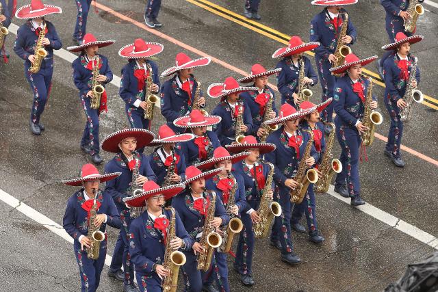 (260102) -- PASADENA, Jan. 2, 2026 (Xinhua) -- Performers march during the 137th Rose Parade in Pasadena, California, the United States, on Jan. 1, 2026. The 137th Rose Parade kicked off Thursday morning in Pasadena, known as the "City of Roses." It was the first time in two decades that the parade was held in rainy conditions, as a powerful winter storm drenched the region.
   Themed "The Magic in Teamwork," this year's parade featured dozens of flower-decorated floats, equestrian units and marching bands from across the United States and around the world along the 5.5-mile route. (Photo by Qiu Chen/Xinhua)