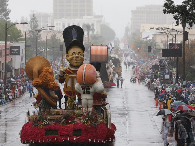 (260102) -- PASADENA, Jan. 2, 2026 (Xinhua) -- A float moves during the 137th Rose Parade in Pasadena, California, the United States, on Jan. 1, 2026. The 137th Rose Parade kicked off Thursday morning in Pasadena, known as the "City of Roses." It was the first time in two decades that the parade was held in rainy conditions, as a powerful winter storm drenched the region.
   Themed "The Magic in Teamwork," this year's parade featured dozens of flower-decorated floats, equestrian units and marching bands from across the United States and around the world along the 5.5-mile route. (Photo by Qiu Chen/Xinhua)