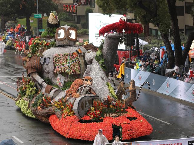 (260102) -- PASADENA, Jan. 2, 2026 (Xinhua) -- A float moves during the 137th Rose Parade in Pasadena, California, the United States, on Jan. 1, 2026. The 137th Rose Parade kicked off Thursday morning in Pasadena, known as the "City of Roses." It was the first time in two decades that the parade was held in rainy conditions, as a powerful winter storm drenched the region.
   Themed "The Magic in Teamwork," this year's parade featured dozens of flower-decorated floats, equestrian units and marching bands from across the United States and around the world along the 5.5-mile route. (Photo by Qiu Chen/Xinhua)