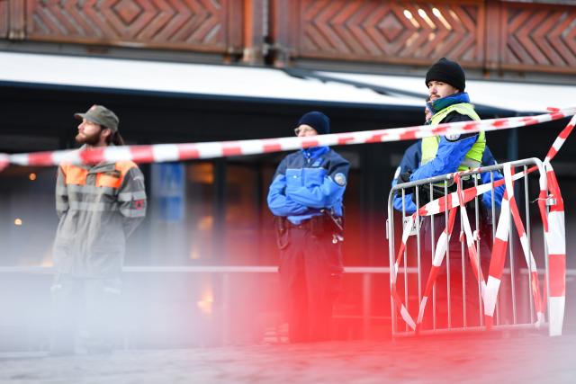 (260102) -- BEIJING, Jan. 2, 2026 (Xinhua) -- Security forces cordon off the scene of a fire at a bar in the Crans-Montana ski resort in Valais Canton of southwestern Switzerland, Jan. 1, 2026. Around 40 people died and over 110 others were injured after a fire broke out at a bar in the Crans-Montana ski resort, local police said on Thursday. (Xinhua/Lian Yi)
