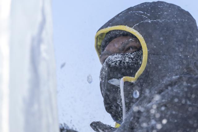 (260102) -- HARBIN, Jan. 2, 2026 (Xinhua) -- A competitor works on an ice sculpture during the 37th China Harbin International Ice Sculpture Competition at the Harbin Ice-Snow World in Harbin, northeast China's Heilongjiang Province, Jan. 2, 2026. The competition kicked off here on Friday. (Xinhua/Zhang Tao)