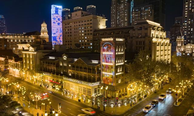 (260102) -- TIANJIN, Jan. 2, 2026 (Xinhua) -- An aerial drone photo taken on Jan. 1, 2026 shows the Astor Hotel Tianjin standing in the Jiefang North Road historical and cultural block in Tianjin, north China. Located on the south bank of the Haihe River in Tianjin, the century-old Jiefang North Road historical and cultural block used to be a neighborhood where many banks clustered. Now, the streets there decorated with festive lights have attracted many tourists for a citywalk during the New Year's Day holiday. (Xinhua/Zhao Zishuo)