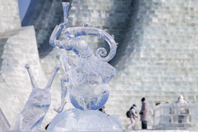 (260102) -- BEIJING, Jan. 2, 2026 (Xinhua) -- Ice sculptures are seen at the Harbin Ice-Snow World in Harbin, northeast China's Heilongjiang Province, Jan. 2, 2026. China's economy kicked off 2026 with robust momentum, as evidenced by bustling economic activity in the year's first days. (Xinhua/Zhang Tao)