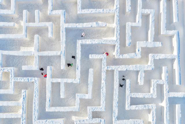 (260102) -- BEIJING, Jan. 2, 2026 (Xinhua) -- An aerial drone photo taken on Jan. 2, 2026 shows visitors exploring a giant maze made of ice and snow in Tongjiang, northeast China's Heilongjiang Province. China's economy kicked off 2026 with robust momentum, as evidenced by bustling economic activity in the year's first days. (Photo by Liu Wanping/Xinhua)