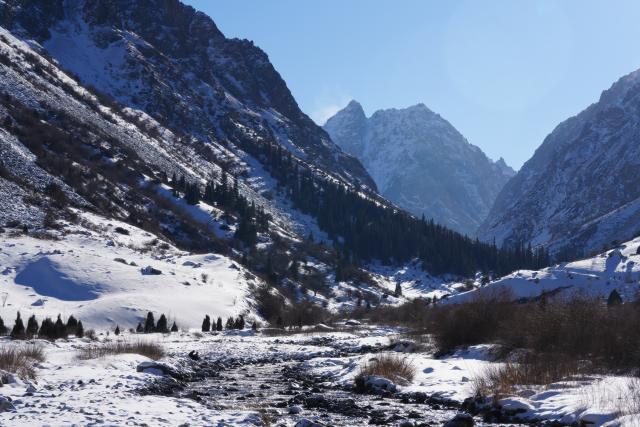 (260102) -- BISHKEK, Jan. 2, 2026 (Xinhua) -- Photo taken on Jan. 2, 2026 shows the scenery in the Ala-Archa National Park, some 30 kilometers away from Bishkek, Kyrgyzstan. (Xinhua/Jiang Youlin)