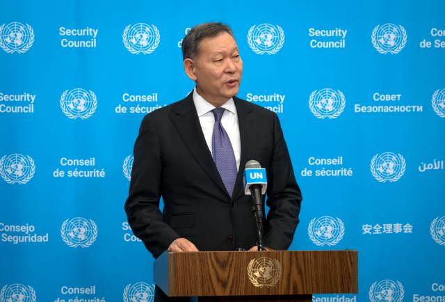(260102) -- UNITED NATIONS, Jan. 2, 2026 (Xinhua) -- Kazakh UN ambassador Kairat Umarov speaks at a flag installation ceremony for the five new elected members of the Security Council in his capacity as co-host, at the UN headquarters in New York, Jan. 2, 2026. Bahrain, Colombia, the Democratic Republic of the Congo, Latvia and Liberia on Friday began to assume responsibilities as non-permanent members of the UN Security Council. (Mark Garten/UN Photo/Handout via Xinhua)