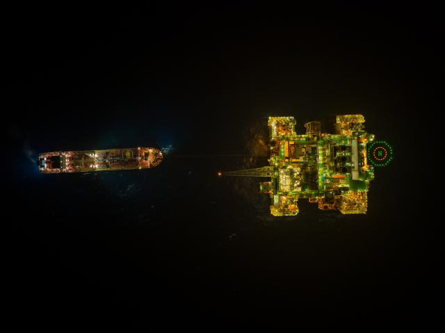 (260103) -- HAIKOU, Jan. 3, 2026 (Xinhua) -- This undated file photo shows the Deep Sea No. 1 energy station carrying out condensate oil transportation operation at night. China's largest offshore gas field, named Deep Sea No. 1, has recently completed its 100th shipment of crude oil since being put into production, announced the China National Offshore Oil Corporation (CNOOC) on Friday.
   The field's total oil and gas output in 2025 exceeded 4.5 million tonnes of oil equivalent, comparable to that of a medium-sized onshore oilfield. (CNOOC/Handout via Xinhua)