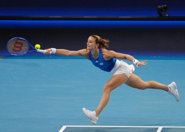 (260103) -- PERTH, Jan. 3, 2026 (Xinhua) -- Maria Sakkari of Greece competes against Osaka Naomi of Japan during the women's singles match in the Group E round robin match between Japan and Greece at the 2026 United Cup tennis tournament in Perth, Australia, Jan. 2, 2026. (Photo by Zhou Dan/Xinhua)