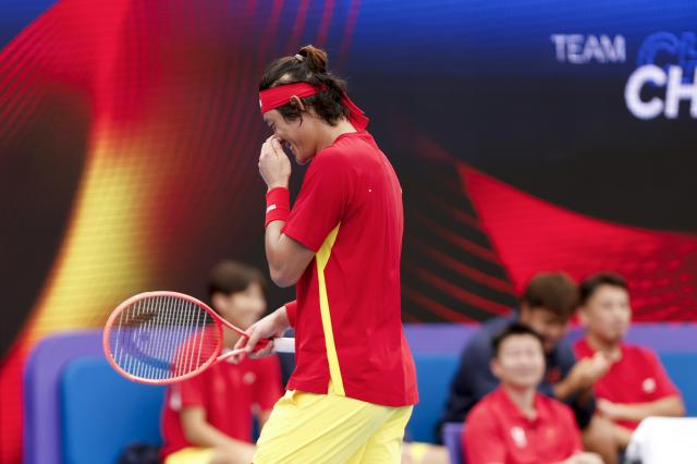 (260103) -- SYNDEY, Jan. 3, 2026 (Xinhua) -- Zhang Zhizhen of China reacts during the men's singles match against Zizou Bergs of Belgium in the Group B round robin match between China and Belgium at the 2026 United Cup tennis tournament in Sydney, Australia, Jan. 3, 2026. (Xinhua/Ma Ping)
