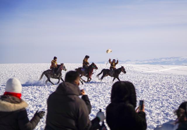 (260103) -- ZHAOSU, Jan. 3, 2026 (Xinhua) -- This photo taken on Jan. 3, 2026 shows a view of a sheep-tossing performance at a wetland park in Zhaosu County, Ili Kazak Autonomous Prefecture, northwest China's Xinjiang Uygur Autonomous Region. Leveraging its unique ice and snow resources in winter, Zhaosu County has developed diverse winter tourist services to attract visitors. (Xinhua/Xu Hongyan)