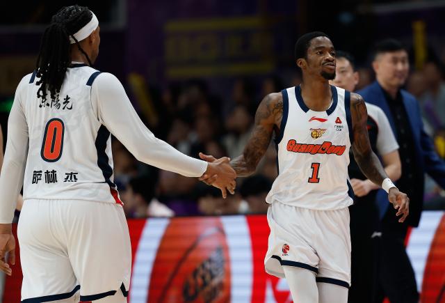 (260103) -- BEIJING, Jan. 3, 2026 (Xinhua) -- Edmond Sumner (R) of Guangdong Southern Tigers celebrates with teammate Jared Sullinger during the 10th round regular season match between Beijing Royal Fighters and Guangdong Southern Tigers at the 2025-2026 Chinese Basketball Association (CBA) league in Beijing, China, Jan. 3, 2026. (Xinhua/Wang Lili)