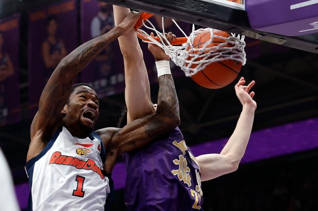 (260103) -- BEIJING, Jan. 3, 2026 (Xinhua) -- Edmond Sumner (L) of Guangdong Southern Tigers dunks during the 10th round regular season match between Beijing Royal Fighters and Guangdong Southern Tigers at the 2025-2026 Chinese Basketball Association (CBA) league in Beijing, China, Jan. 3, 2026. (Xinhua/Wang Lili)