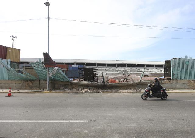 (260104) -- LA GUAIRA, Jan. 4, 2026 (Xinhua) -- This photo taken on Jan. 3, 2026 shows damage caused by an airstrike at the port of La Guaira, Venezuela. The U.S. military launched a series of attacks against Venezuela early Saturday morning, reportedly capturing Venezuelan President Nicolas Maduro and flying him out of the country. (Str/Xinhua)