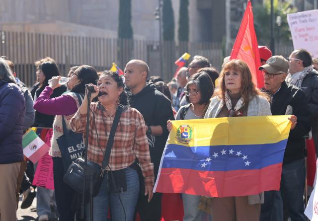 (260104) -- MEXICO CITY, Jan. 4, 2026 (Xinhua) -- People protest outside the U.S. Embassy in Mexico City, capital of Mexico, on Jan. 3, 2026. (Xinhua/Li Mengxin)