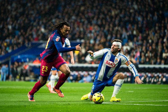 (260104) --BARCELONA, Jan. 4, 2026 (Xinhua) -- Barcelona's Jules Kounde (L) vies with Espanyol's Leandro Cabrera during LaLiga football match between RCD Espanyol and FC Barcelona in RCDE Stadium, Cornella, Barcelona, Spain, Jan. 3, 2026. (Photo by Joan Gosa/Xinhua)
