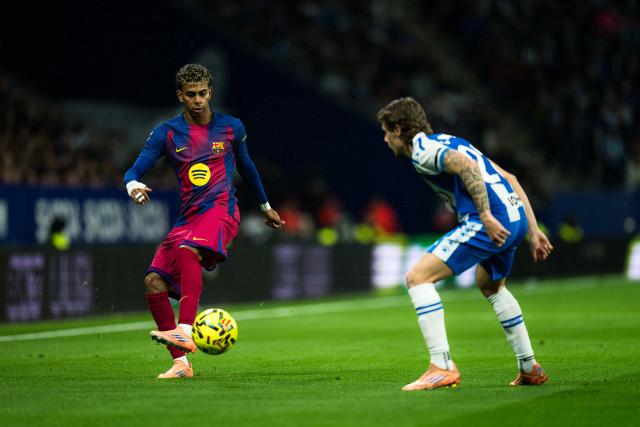 (260104) --BARCELONA, Jan. 4, 2026 (Xinhua) -- Barcelona's Lamine Yamal (L) controls the ball during LaLiga football match between RCD Espanyol and FC Barcelona in RCDE Stadium, Cornella, Barcelona, Spain, Jan. 3, 2026. (Photo by Joan Gosa/Xinhua)