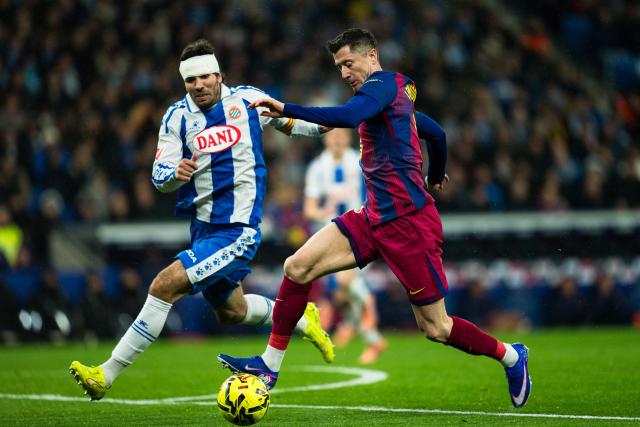 (260104) --BARCELONA, Jan. 4, 2026 (Xinhua) -- Barcelona's Robert Lewandowski competes with Espanyol 's Leandro Cabrera during LaLiga football match between RCD Espanyol and FC Barcelona in RCDE Stadium, Cornella, Barcelona, Spain, Jan. 3, 2026. (Photo by Joan Gosa/Xinhua)