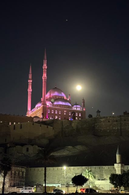 (260104) -- CAIRO, Jan. 4, 2026 (Xinhua) -- This photo taken on Jan. 3, 2026 shows the super moon above the Saladin Citadel in Cairo, Egypt. (Xinhua/Ahmed Gomaa)