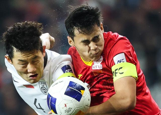 (260104) -- BEIJING, Jan. 4, 2025 (Xinhua) -- Shi Songchen (L) of China vies with Kydyrshaev Emir-Khan of Kyrgyzstan during the Group A match between China and Kyrgyzstan at the AFC U20 Asian Cup football tournament in Shenzhen, south China's Guangdong Province, Feb. 15, 2025. (Xinhua/Liu Dawei)