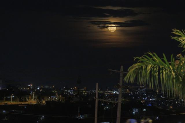 (260104) -- KIGALI, Jan. 4, 2026 (Xinhua) -- This photo taken on Jan. 3, 2026 shows the super moon over Kigali, Rwanda. The first super moon of 2026, characterized by the moon's unusually close proximity to Earth, resulting in a larger and brighter appearance, showed in the sky on Saturday. (Photo by Cyril Ndegeya/Xinhua)