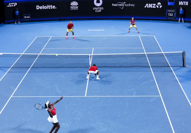 (260104) -- SYDNEY, Jan. 4, 2026 (Xinhua) -- Victoria Mboko (bottom L)/Felix Auger-Aliassime (bottom R) of Canada compete against You Xiaodi (top R)/Te Rigele of China in the Group B round robin match between China and Canada at the 2026 United Cup tennis tournament in Sydney, Australia, Jan. 4, 2026. (Xinhua/Ma Ping)