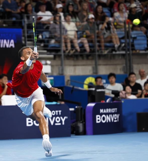 (260104) -- SYDNEY, Jan. 4, 2026 (Xinhua) -- Felix Auger-Aliassime of Canada hits a return against Zhang Zhizhen of China in the Group B round robin match between China and Canada at the 2026 United Cup tennis tournament in Sydney, Australia, Jan. 4, 2026. (Xinhua/Ma Ping)