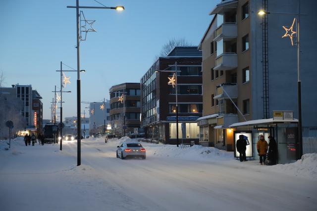 (260105) -- ROVANIEMI, Jan. 5, 2026 (Xinhua) -- This photo taken on Jan. 3, 2026 shows a street view of Rovaniemi, Finland. Rovaniemi, a city located on the Arctic Circle, is renowned worldwide for aurora watching, winter sports, and reindeer sleigh rides. It is also well known internationally as the "home of Santa Claus," attracting large numbers of visitors from around the globe. (Xinhua/Zhu Haochen)