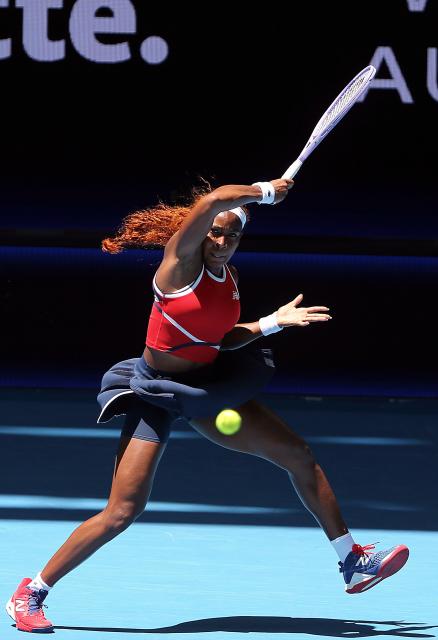 (260105) -- PERTH, Jan. 5, 2026 (Xinhua) -- Coco Gauff of the United States hits a return during the women's singles match against Jessica Bouzas Maneiro of Spain in the Group A round robin match between USA and Spain at the 2026 United Cup tennis tournament in Perth, Australia, Jan. 5, 2026. (Photo by Zhou Dan/Xinhua)