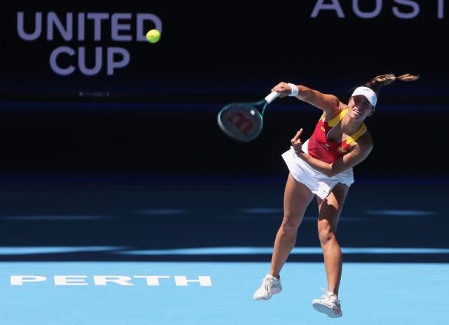 (260105) -- PERTH, Jan. 5, 2026 (Xinhua) -- Jessica Bouzas Maneiro of Spain serves during the women's singles match against Coco Gauff of the United States in the Group A round robin match between USA and Spain at the 2026 United Cup tennis tournament in Perth, Australia, Jan. 5, 2026. (Photo by Zhou Dan/Xinhua)