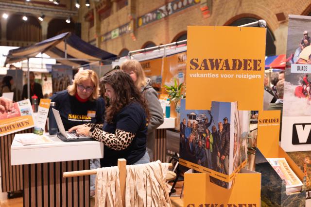 (260105) -- AMSTERDAM, Jan. 5, 2026 (Xinhua) -- People visit the Amsterdam Fair for Adventure, Luxury and Cultural Tours in Amsterdam, the Netherlands, Jan. 4, 2026. (Photo by Sylvia Lederer/Xinhua)