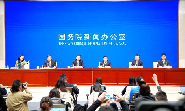 (260105) -- BEIJING, Jan. 5, 2026 (Xinhua) -- The State Council Information Office (SCIO) holds a press conference on progress and achievements in the development of the Yangtze River Economic Belt in the past ten years in Beijing, capital of China, Jan. 5, 2026. (Xinhua/Pan Xu)