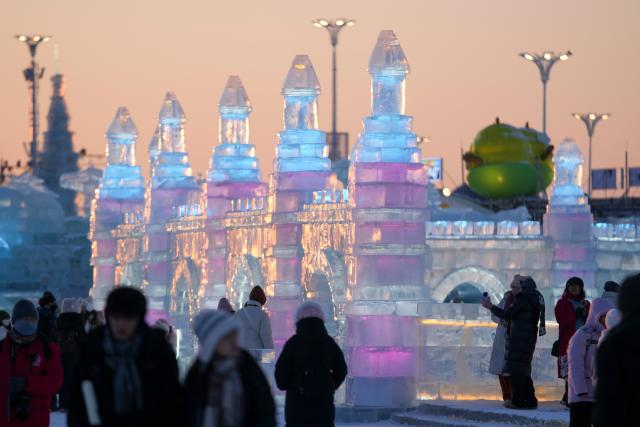 (260105) -- HARBIN, Jan. 5, 2026 (Xinhua) -- People visit the Harbin Ice-Snow World in Harbin, northeast China's Heilongjiang Province, Jan. 5, 2026. The 42nd Harbin International Ice and Snow Festival kicked off at the Harbin Ice-Snow World here on Monday. (Xinhua/Wang Jianwei)