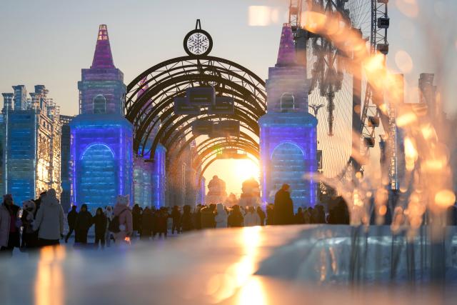 (260105) -- HARBIN, Jan. 5, 2026 (Xinhua) -- People visit the Harbin Ice-Snow World in Harbin, northeast China's Heilongjiang Province, Jan. 5, 2026. The 42nd Harbin International Ice and Snow Festival kicked off at the Harbin Ice-Snow World here on Monday. (Xinhua/Wang Jianwei)