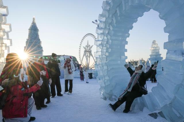 (260105) -- HARBIN, Jan. 5, 2026 (Xinhua) -- People visit the Harbin Ice-Snow World in Harbin, northeast China's Heilongjiang Province, Jan. 5, 2026. The 42nd Harbin International Ice and Snow Festival kicked off at the Harbin Ice-Snow World here on Monday. (Xinhua/Wang Jianwei)