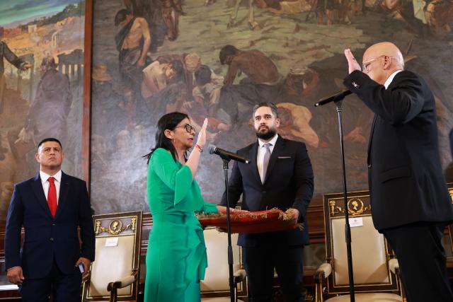 (260106) -- BEIJING, Jan. 6, 2026 (Xinhua) -- Delcy Rodriguez (2nd L) is sworn in at the National Assembly in Caracas, Venezuela, Jan. 5, 2026.
  Delcy Rodriguez, previously vice president of Venezuela, was sworn in on Monday as the acting president of the country, after President Nicolas Maduro was taken by force on Jan. 3 during a U.S. military operation against the South American nation. (Presidency of Venezuela/Handout via Xinhua)