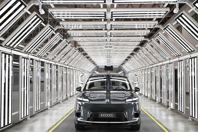 (260106) -- HEFEI, Jan. 6, 2026 (Xinhua) -- This photo taken on Jan. 6, 2026 shows NIO's 1 millionth vehicle at the NIO Second Advanced Manufacturing Base in Hefei, east China's Anhui Province. Chinese electric carmaker NIO saw its 1 millionth vehicle roll off the production line in Hefei on Tuesday. (Xinhua/Huang Bohan)