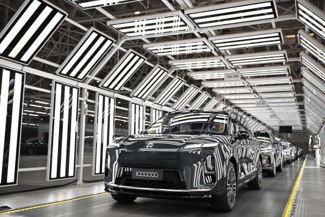 (260106) -- HEFEI, Jan. 6, 2026 (Xinhua) -- This photo taken on Jan. 6, 2026 shows NIO's 1 millionth vehicle at the NIO Second Advanced Manufacturing Base in Hefei, east China's Anhui Province. Chinese electric carmaker NIO saw its 1 millionth vehicle roll off the production line in Hefei on Tuesday. (Xinhua/Huang Bohan)