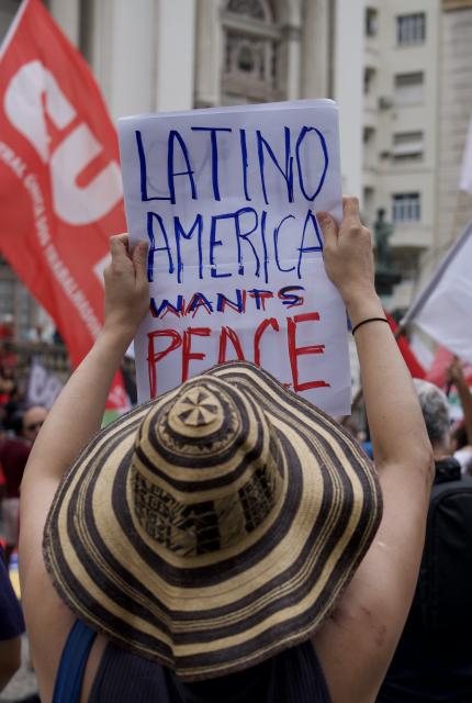 (260106) -- RIO DE JANEIRO, Jan. 6, 2026 (Xinhua) -- People take part in a protest against the U.S. military strike on Venezuela in Rio de Janeiro, Brazil, Jan. 5, 2026. (Xinhua/Zhou Yongsui)