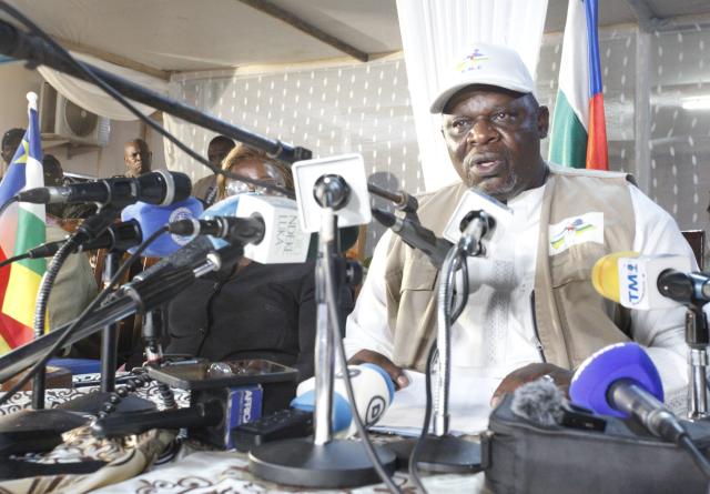 (260106) -- BANGUI, Jan. 6, 2026 (Xinhua) -- Mathias Barthelemy Morouba, president of the National Elections Authority, reads out the provisional results of the presidential election, in Bangui, Central African Republic, Jan. 5, 2026.
  Incumbent President of the Central African Republic Faustin-Archange Touadera has won the presidential election with an absolute majority of 76.15 percent of the vote, according to provisional results released by the National Elections Authority late Monday. (Xinhua)