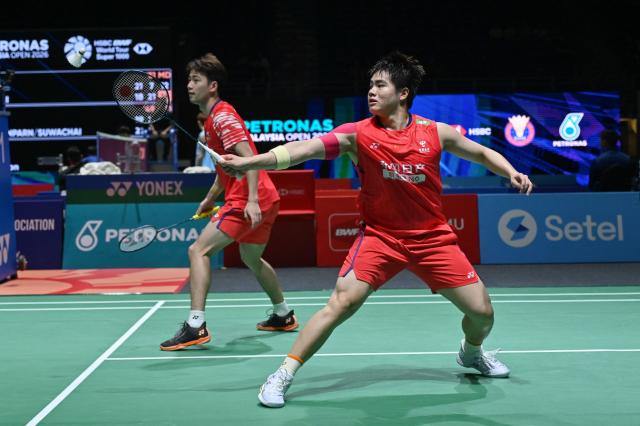 (260106) -- KUALA LUMPUR, Jan. 6, 2026 (Xinhua) -- Liang Weikeng (R)/Wang Chang of China compete during the men's doubles round of 32 match against Hoki Takuro/Kobayashi Yugo of Japan at the Malaysia Open 2026 badminton tournament in Kuala Lumpur, Malaysia, Jan. 6, 2026. (Photo by Chong Voon Chung/Xinhua)