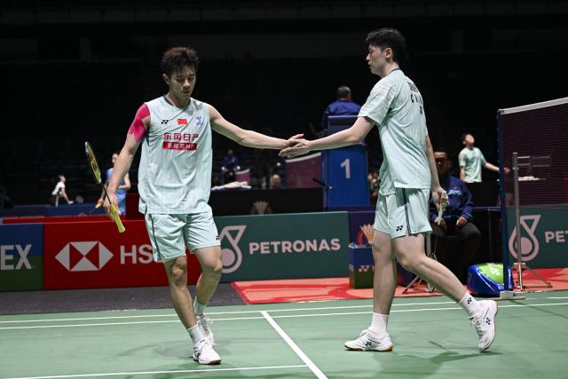 (260106) -- KUALA LUMPUR, Jan. 6, 2026 (Xinhua) -- Chen Boyang/Liu Yi (L) of China celebrate a score during the men's doubles round of 32 match against Kim Won Ho/Seo Seung Jae of South Korea at the Malaysia Open 2026 badminton tournament in Kuala Lumpur, Malaysia, Jan. 6, 2026. (Xinhua/Cheng Yiheng)