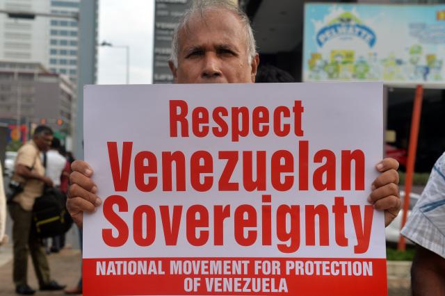 (260106) -- COLOMBO, Jan. 6, 2026 (Xinhua) -- People take part in a protest opposing U.S. attack on Venezuela in front of the U.S. embassy in Colombo, Sri Lanka, Jan. 6, 2026. (Photo by Gayan Sameera/Xinhua)